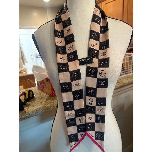 CHANEL Camellia Motif Reversible Scarf Black Pink Luxury Bandana with Box - Picture 2 of 6